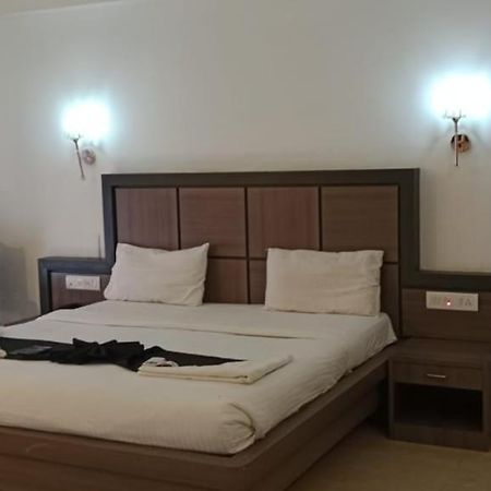Mount Heera Hotel Csennai Kültér fotó