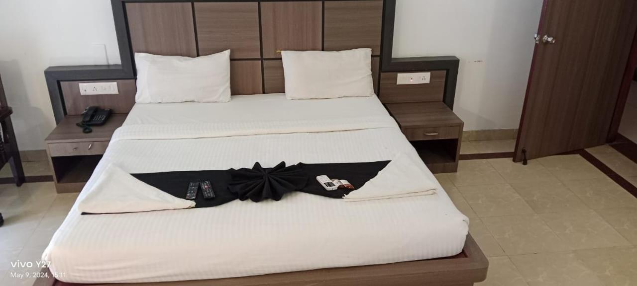 Mount Heera Hotel Csennai Kültér fotó