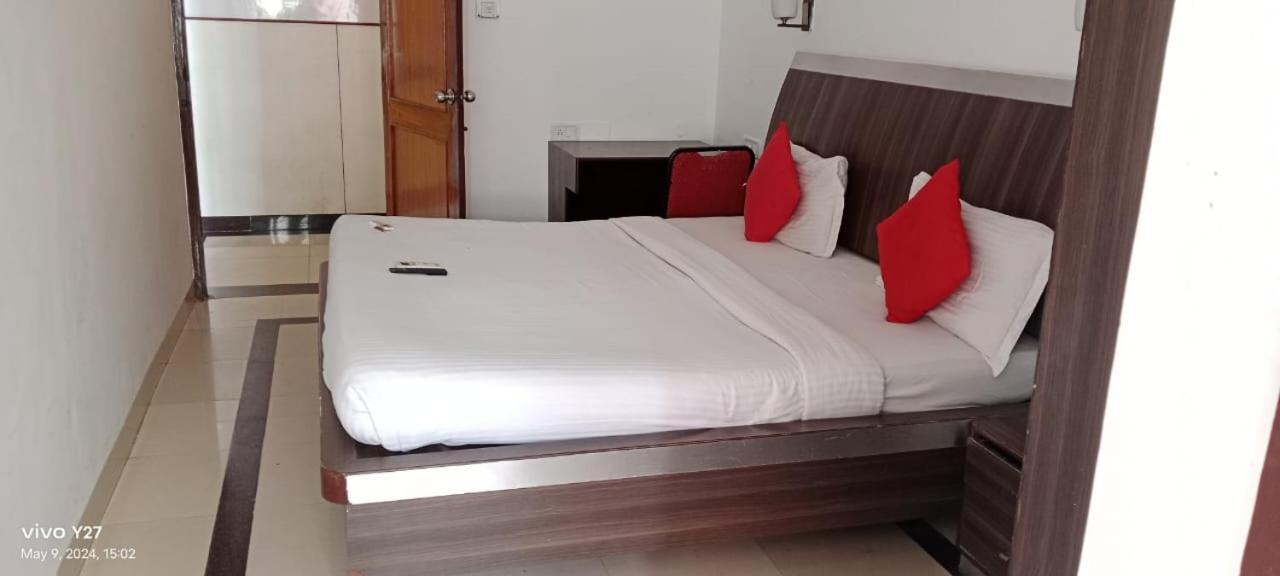 Mount Heera Hotel Csennai Kültér fotó