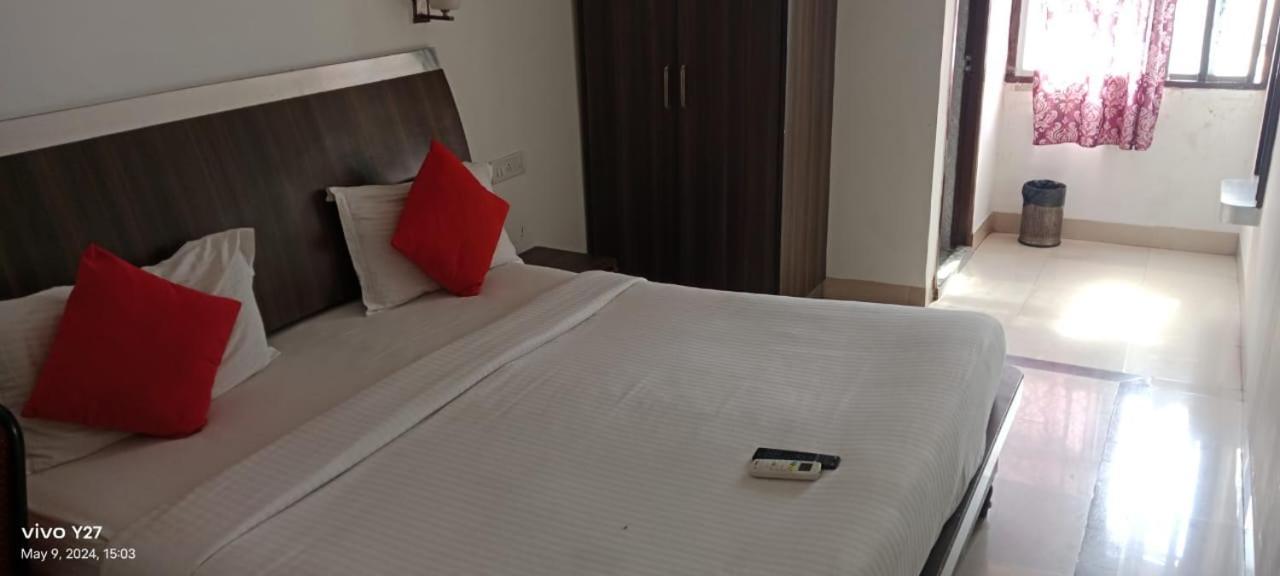 Mount Heera Hotel Csennai Kültér fotó