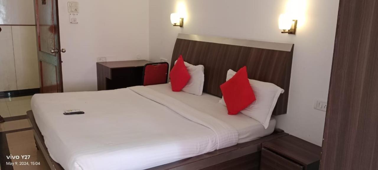 Mount Heera Hotel Csennai Kültér fotó