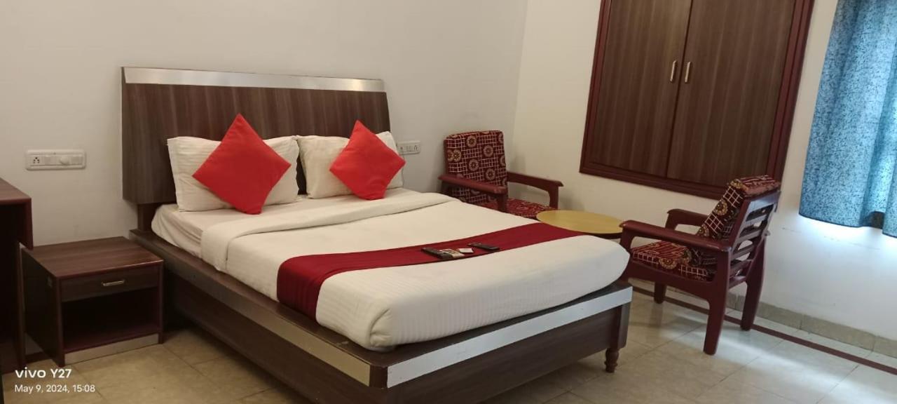 Mount Heera Hotel Csennai Kültér fotó