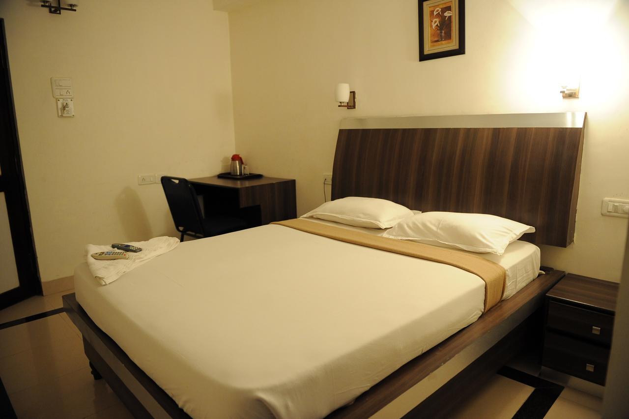 Mount Heera Hotel Csennai Kültér fotó
