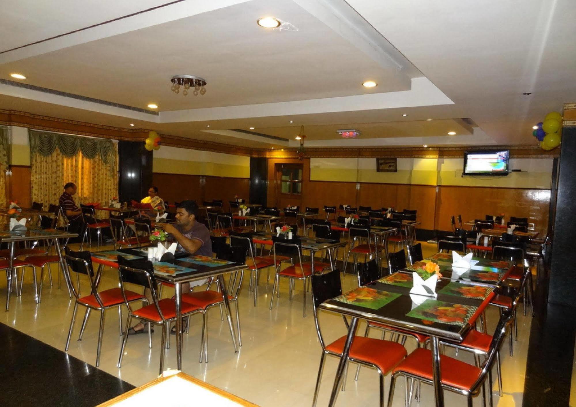 Mount Heera Hotel Csennai Kültér fotó
